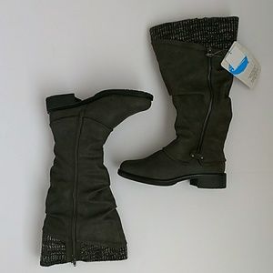 NWT Muk Luk Boots 6